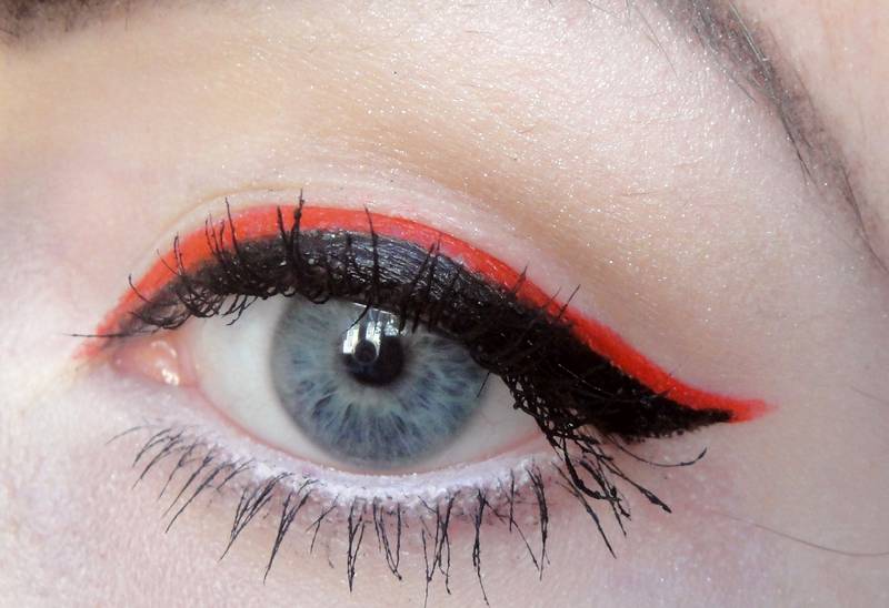 amu red eyeliner 2