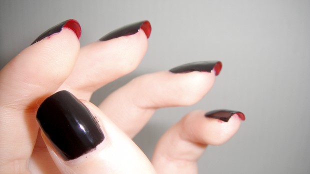 die mit der roten sohle nägel naildesign nageldesign rot schwarz red soles nails vegan (3)