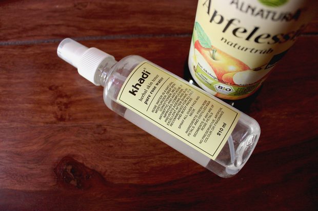 Gesichtspflege vegan Layering Japan Schritt 3 Tonikum tonisieren Gesichtswasser Rosenwasser Apfelessig