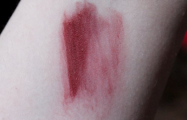 aker fassi vegan rouge blush lippenstift lipstick liptint marokko fes naturkosmetik rot swatch