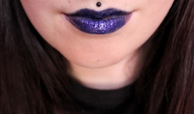 vegan kosmetik indie cruelty free geek chic cosmetics banished blue lips blauer lippenstift