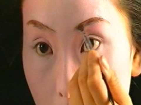 Maiko or Geisha Painting Her Face - The Full Film