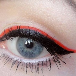 amu red eyeliner 2