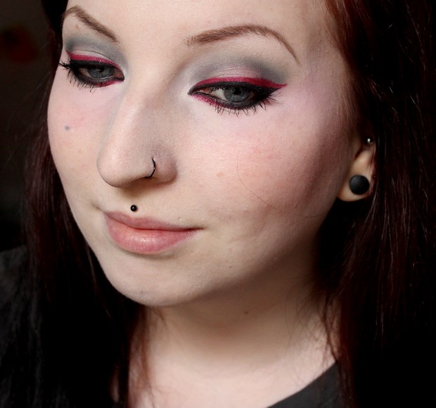 amu make up winter look outlook 2014 magi mania kosmetik vegan rot red black schwarz blue eyes 4