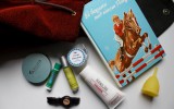 Reisebegleiter vegan naturkosmetik kosmetik tense uhr rucksack ohne leder lederimitat yoah farfalla lunette menstruationstasse upcycling unterwegs alterra jean len saga deocreme