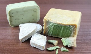 aleppo seife olivenöl lorbeer lorbeeröl haare waschen vegan gesicht vorteile nachteile Naturkosmetik