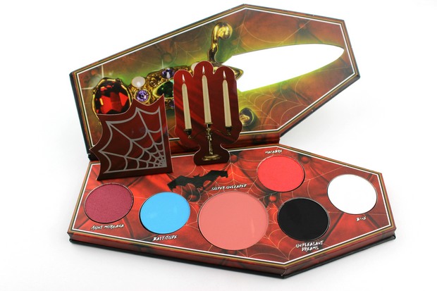 Lunatick Cosmetic Labs Elvira Mistress of the dark palette red eyeshadow lidschatten rot vegan tierversuchsfrei cruelty free limited innen