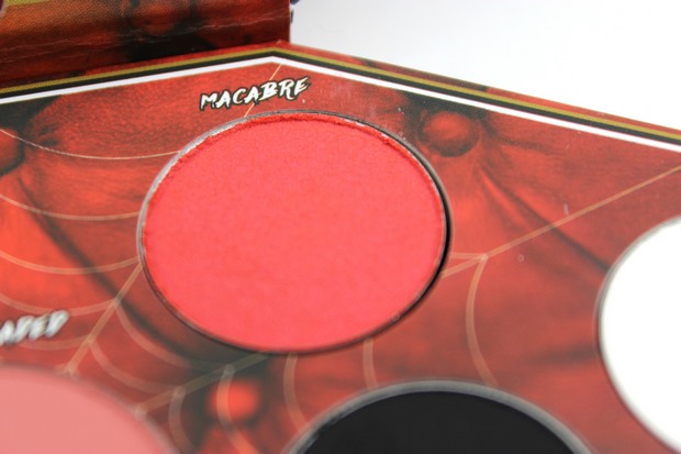 Lunatick-Cosmetic-Labs-Elvira-Mistress-of-the-dark-palette-red-eyeshadow-lidschatten-rot-vegan-tierversuchsfrei-cruelty-free-limited-macabre