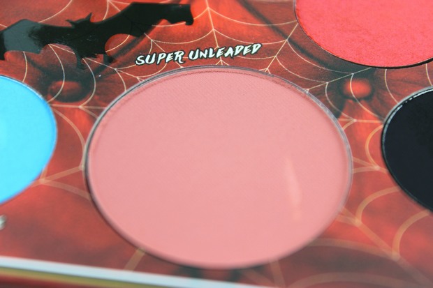 Lunatick-Cosmetic-Labs-Elvira-Mistress-of-the-dark-palette-red-eyeshadow-lidschatten-rot-vegan-tierversuchsfrei-cruelty-free-limited-super-unleaded