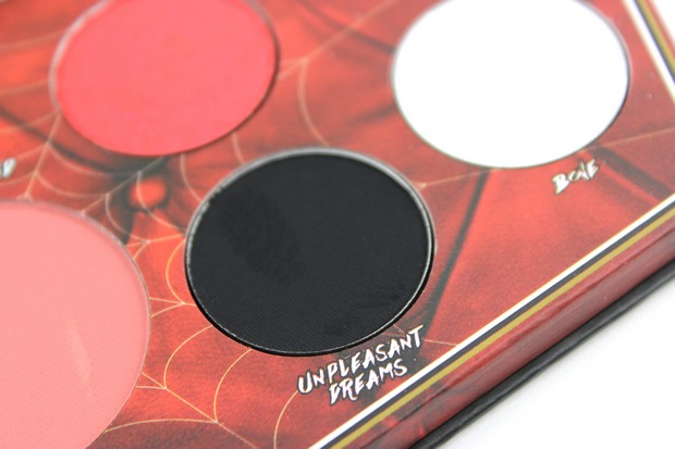 Lunatick-Cosmetic-Labs-Elvira-Mistress-of-the-dark-palette-red-eyeshadow-lidschatten-rot-vegan-tierversuchsfrei-cruelty-free-limited-unpleasent-dreams