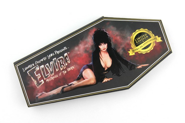 Lunatick-Cosmetic-Labs-Elvira-Mistress-of-the-dark-palette-red-eyeshadow-lidschatten-rot-vegan-tierversuchsfrei-cruelty-free-limited