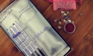 gewinnspiel halloween kosmetik vegan roter Lidschatten real techniques