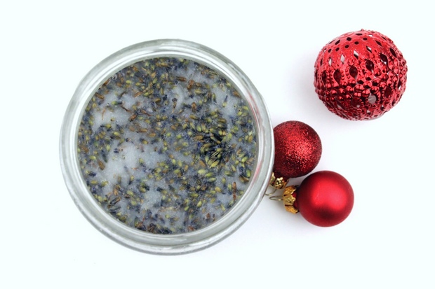 Weihnachten-Naturkosmetik-vegan-diy-selbstgemacht-rezept-Geschenke-Lavendel-Kokosöl-Zucker-Sonnenblumenöl