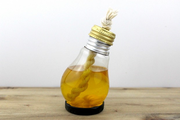 Weihnachten-Naturkosmetik-vegan-diy-selbstgemacht-rezept-Geschenke-upcycling-upcycle-light-bulb-glühbirne-ölkerze-öllicht