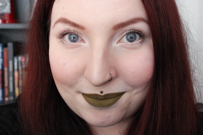 Black-Moon-Cosmetics-Autumn-Trio-limited-harvest-cider-hazel-swatch-vegan-cruelty-free-liquid-lipstick-grün-rot-gelb